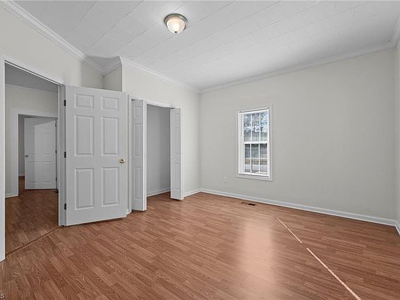 4th image of 322 Moir St