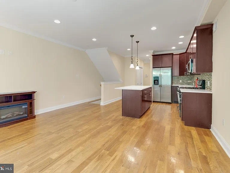 725 N 20th St #B — Photo 9