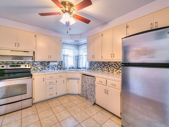 4th image of 108 Courtney Ct