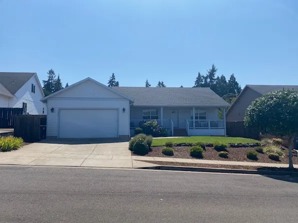 1026 Emmett Loop, Silverton, OR 97381