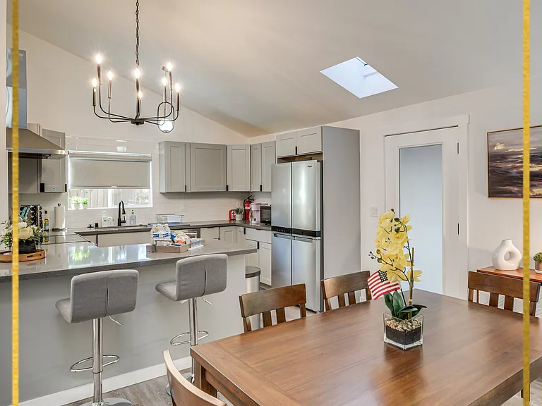18115 La Verne Dr — Photo 5