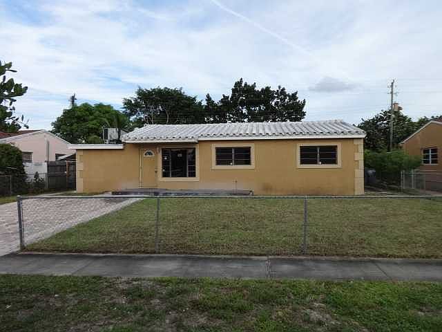 1st image of 15625 NE 10th Ave