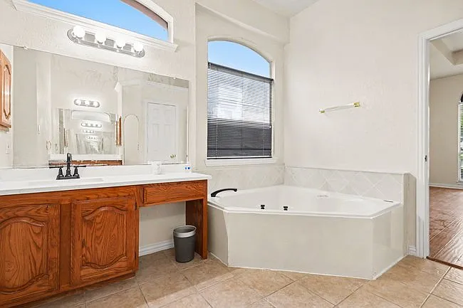 1027 Creek Bnd — Photo 12