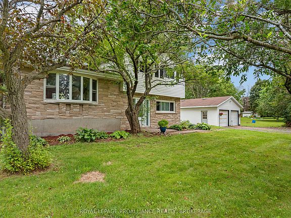 4th image of 3298 Perth Rd