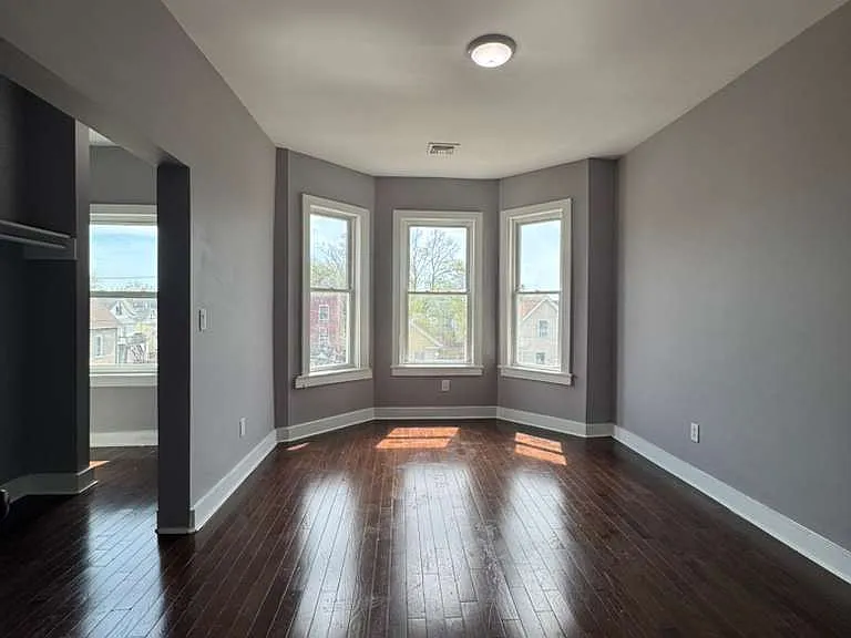 215 Rosette St — Photo 4
