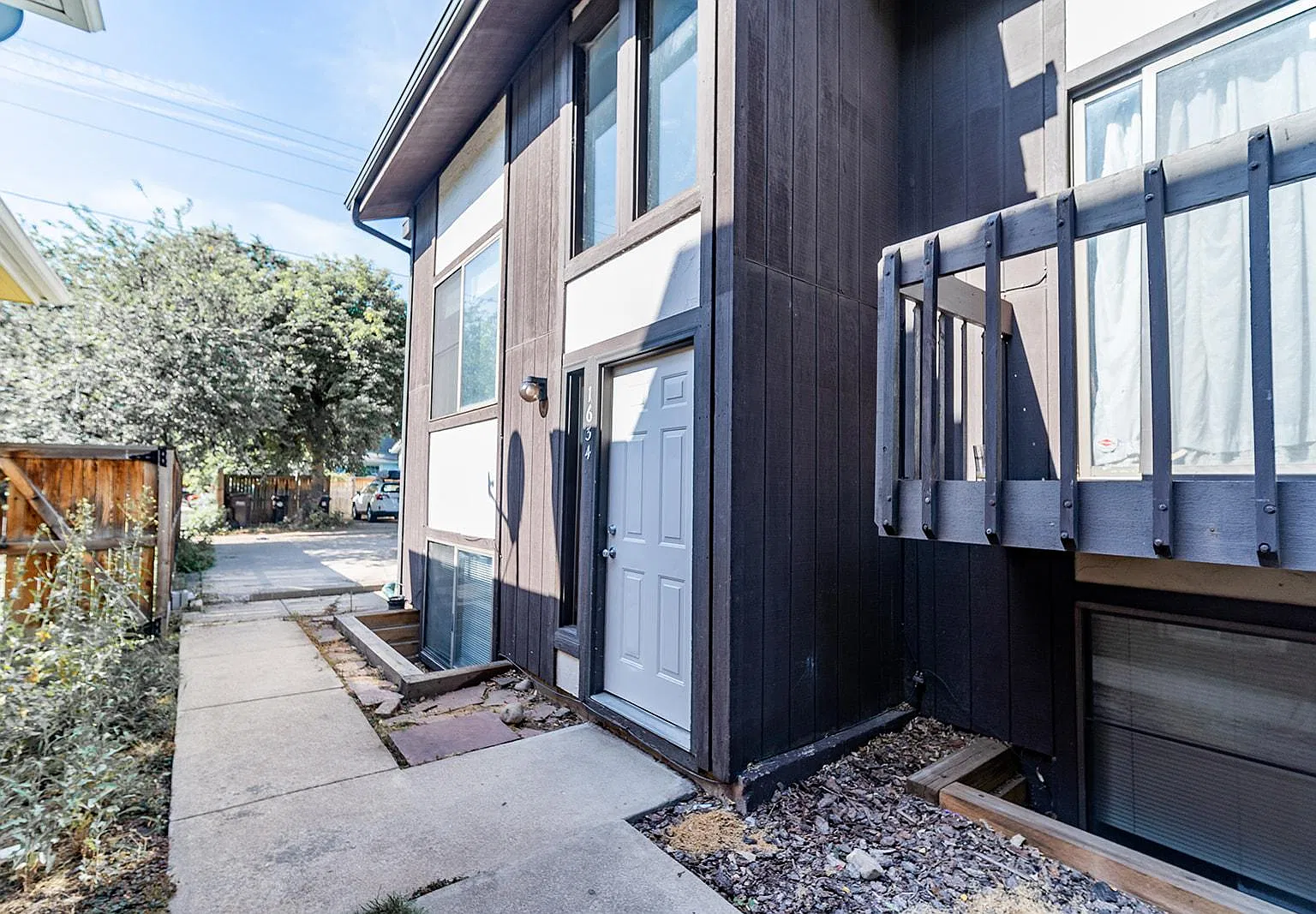 3 bed, 1334 sqft, $4,400 — Photo 1