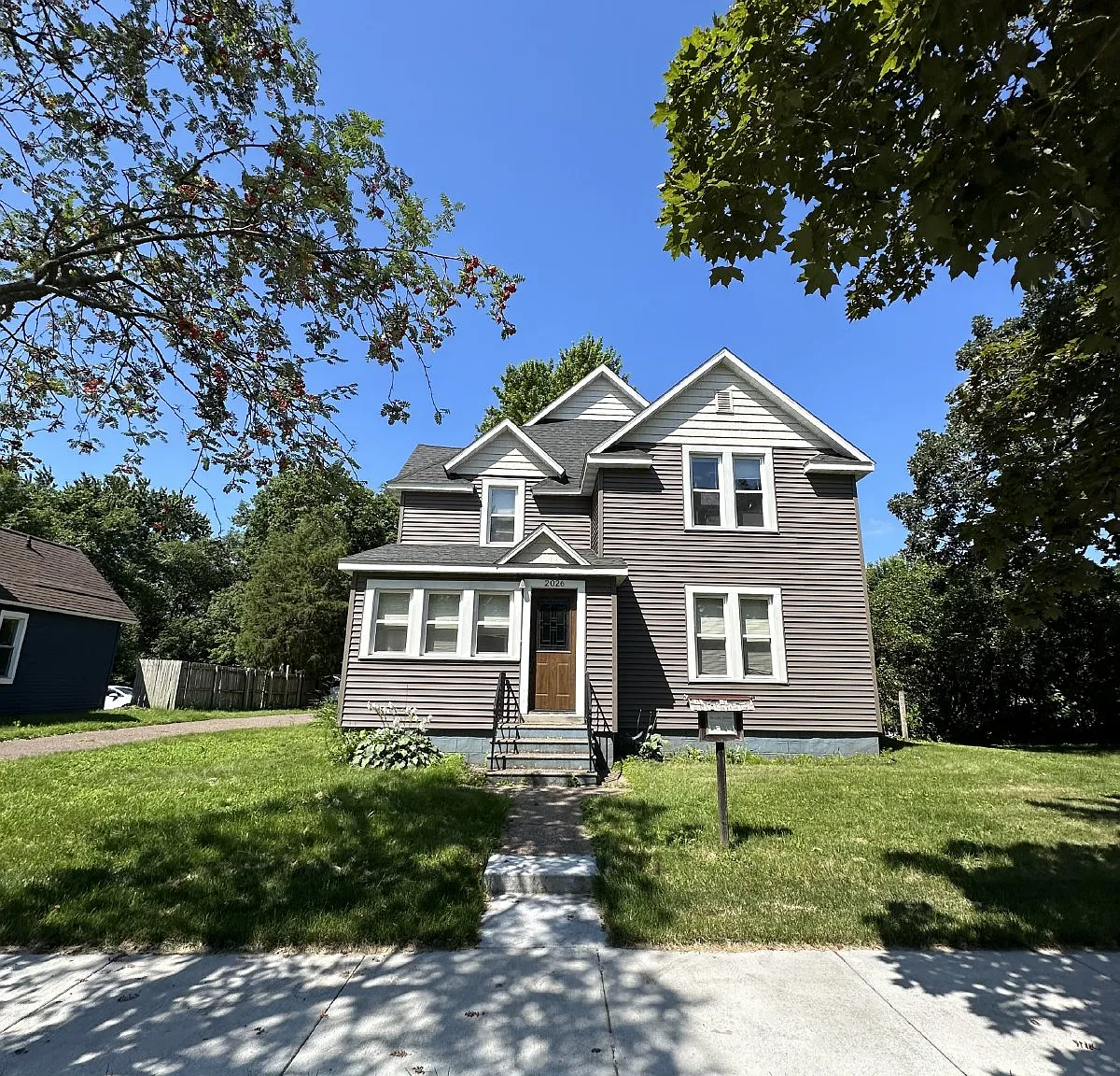 2 bed, 1.0 bath, 950 sqft, $425 — Photo 1