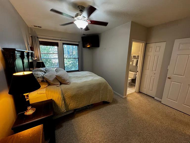 1050 W Dakin St — Photo 24