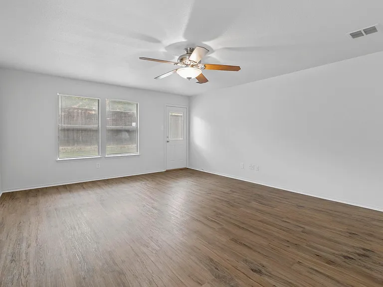 2205 Lookout Ln — Photo 7