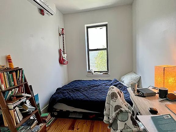 5th image of 570 Evergreen Ave #2L