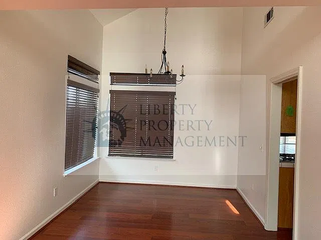 3 bed, 1853 sqft, $2,450 — Photo 3