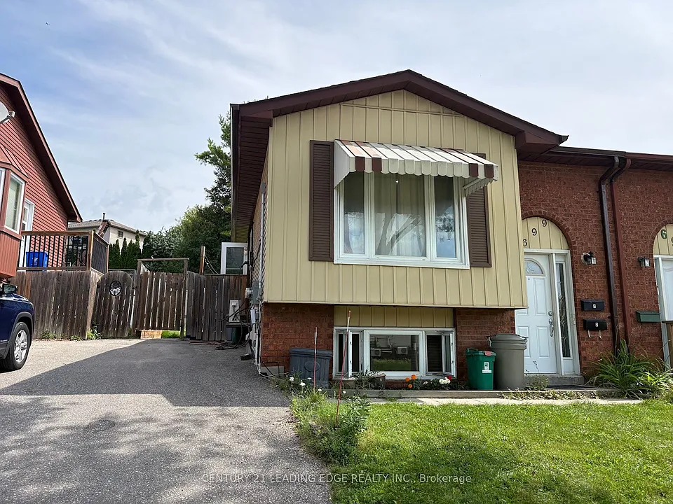 699 Attersley Dr #1