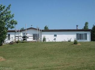 2417 Cambria Rd, Hillsdale, MI 49242