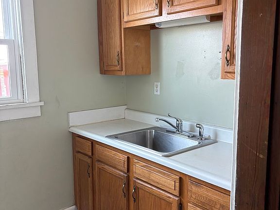 4th image of 128-132 Sargent St #128