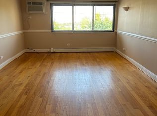 9631 Brandy Ct APT 4, Des Plaines, IL