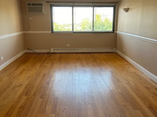 9631 Brandy Ct APT 4, Des Plaines, IL 60016
