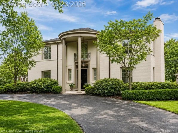 688 Balfour St, Grosse Pointe Park, MI 48230