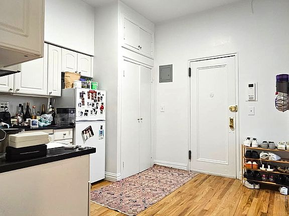 5th image of 186 9th Ave APT 2R