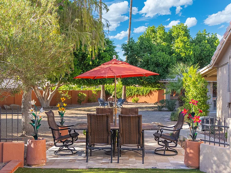 372 W Amoroso Dr — Photo 144