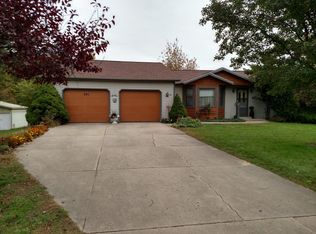 982 Quarterline Rd, Holland, MI 49423