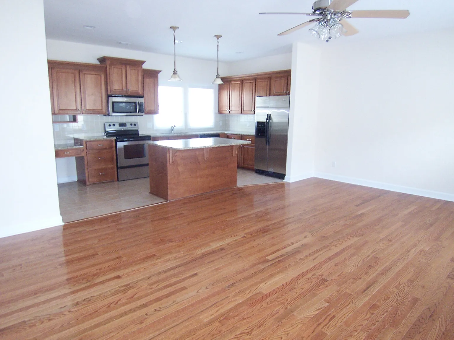 2 bed, 1100 sqft, $2,400 — Photo 4