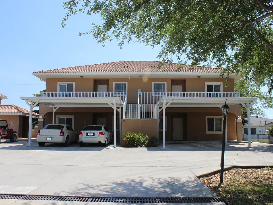 607 SE 13th Pl