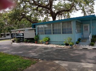 26 Lake Ave, Tavares, FL 32778
