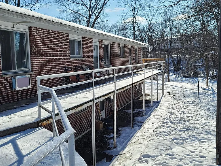 410 E Fulton St — Photo 2