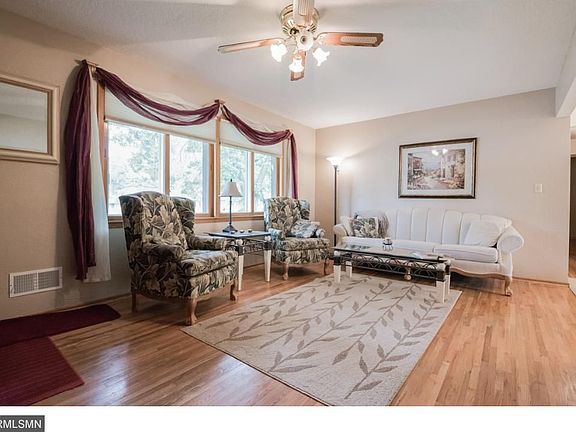 5th image of 1902 Manor Ln