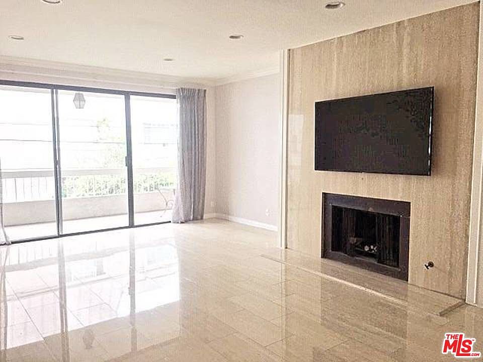 1st image of 457 N Doheny Dr APT 203