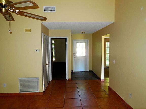 3rd image of 9761 Fox Chapel Rd