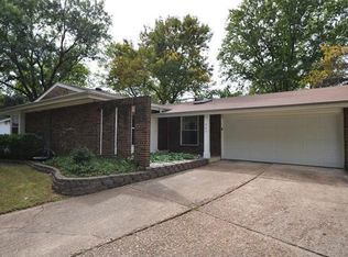 548 Blazedwood Dr, Ballwin, MO 63021