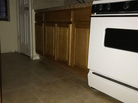 3rd image of 1326 Warren Ave