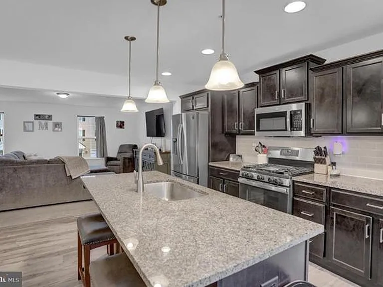 8153 Lenker Dr — Photo 10