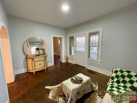 2nd image of 303 N Boyce St