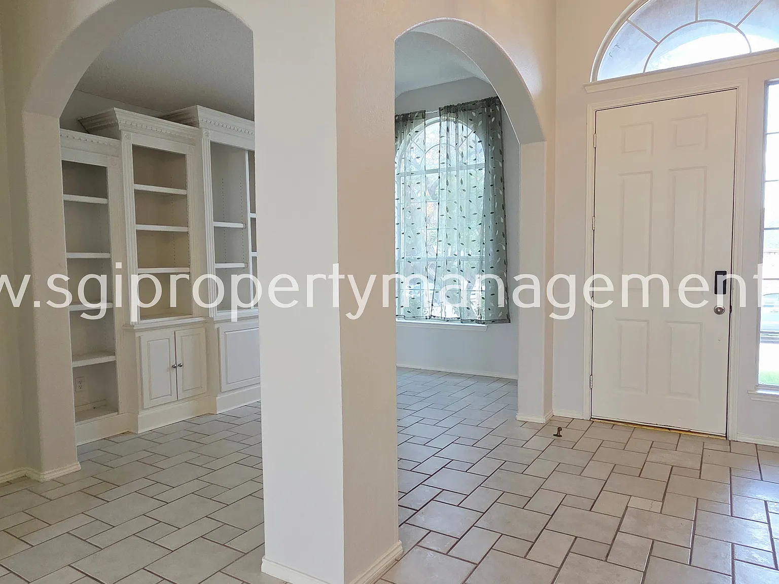 5 Bedroom North Central Plano — Photo 3