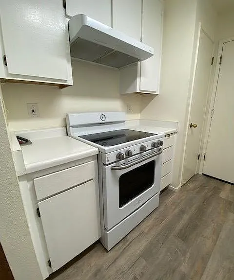 1712 Washington St #12 — Photo 7