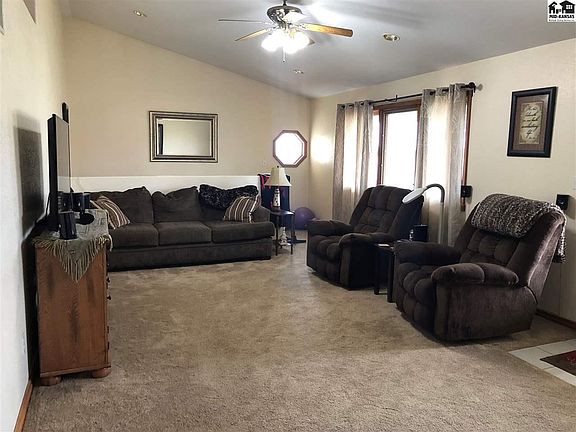 5th image of 2300 N Meadowlake Dr