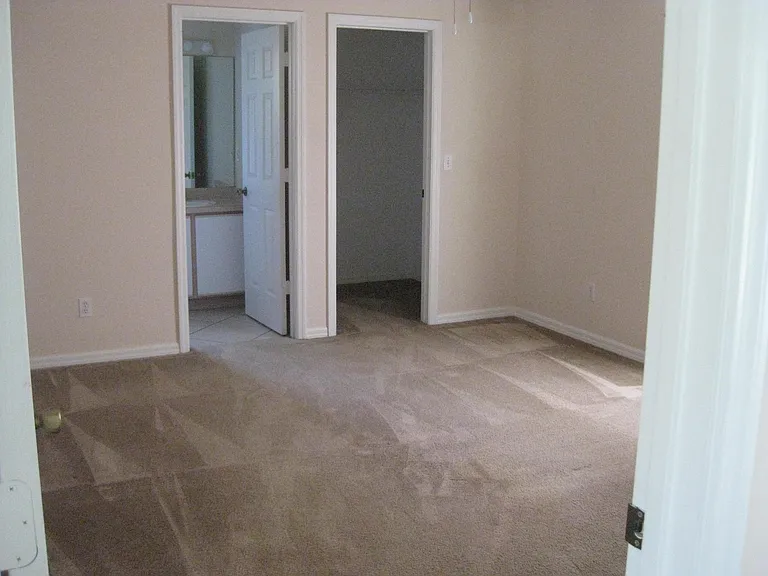 5525 NW North Lundy Cir — Photo 5