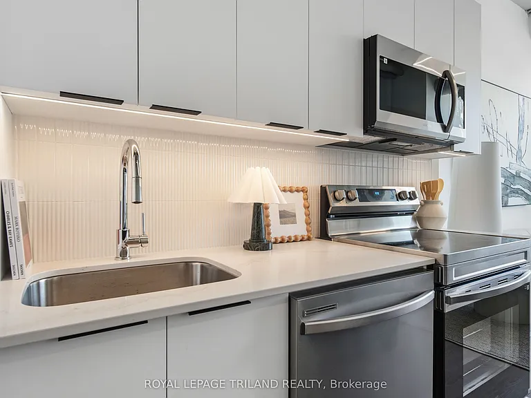 685 Richmond St #209 — Photo 9