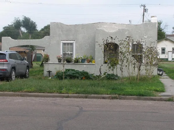 308 N 11th St, Garden City, KS 67846