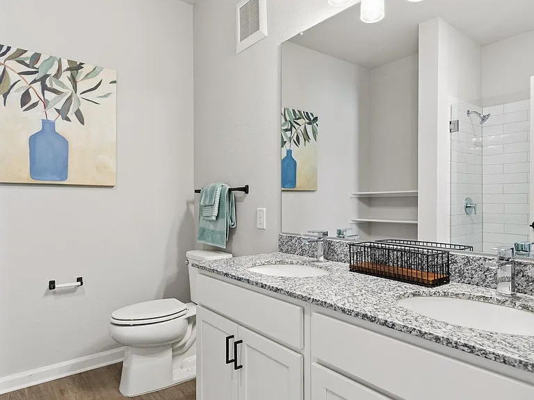 Whispering Pointe Apartments — Photo 38