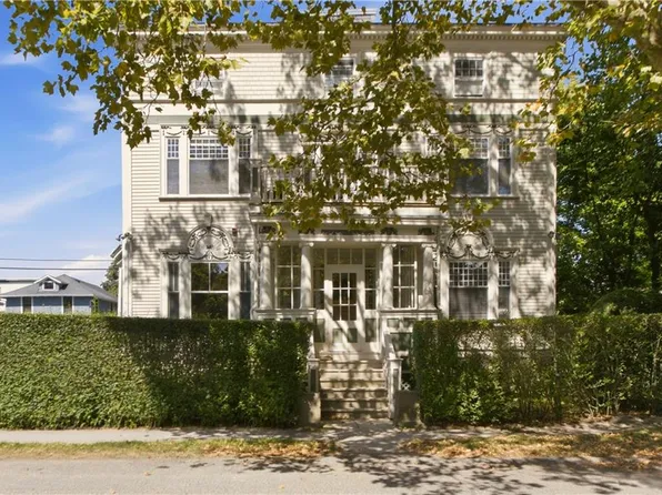 20 Berkeley Ave APT 5, Newport, RI 02840