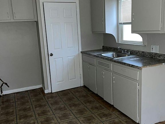 5th image of 6366 Westwood St