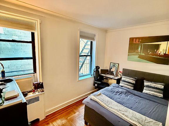 5th image of 208 E 28th St APT 1L
