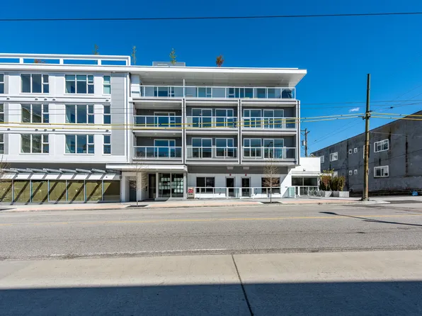 2508 Fraser St #205, Vancouver, BC V5T 3V4