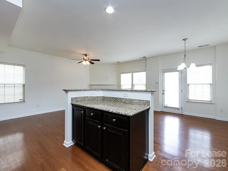 2436 Silverthorn Dr — Photo 15