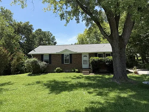 702 Rodeo Rd Photo 1