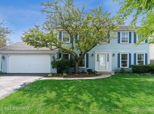 16 S Cambridge Dr, Geneva, IL 60134