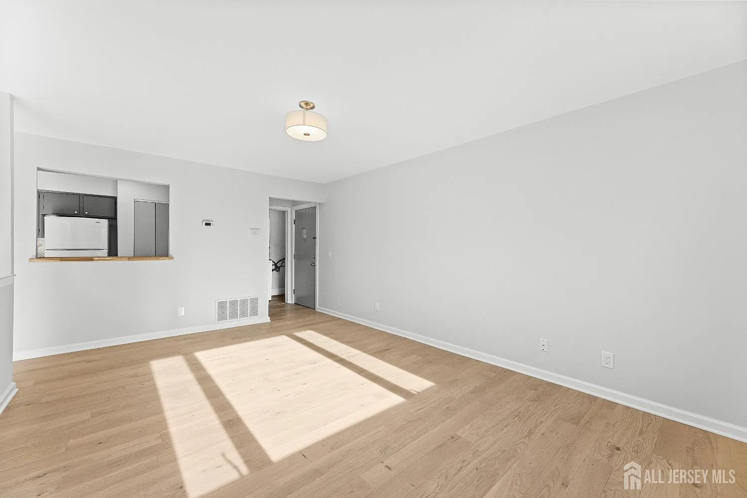 2 bed, 1.0 bath, 936 sqft, $2,350 — Photo 4